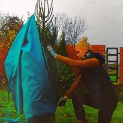 Pokrowiec na choinkę z zamkiem - czerwony